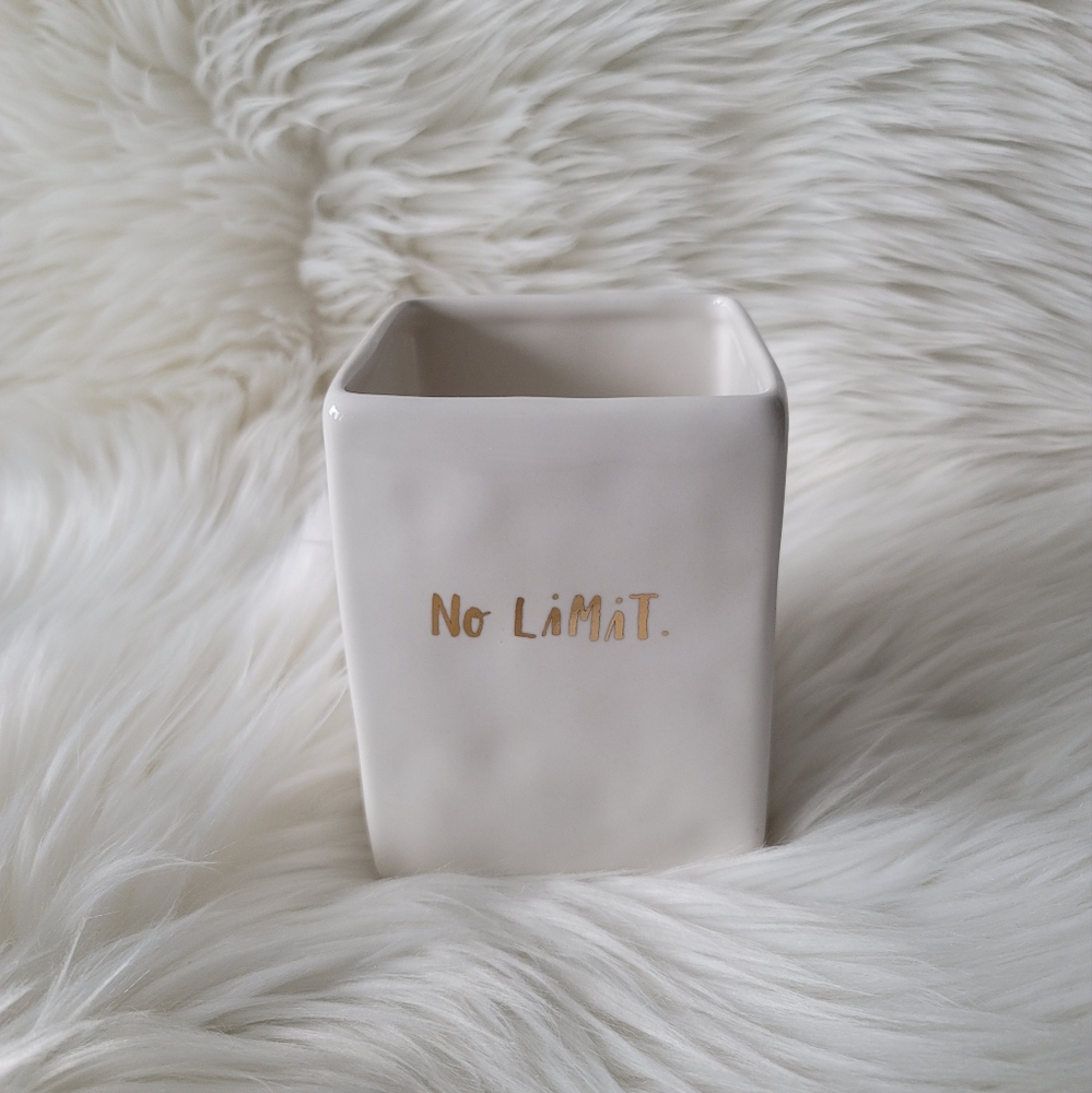 Rae Dunn NO LIMIT Organizer